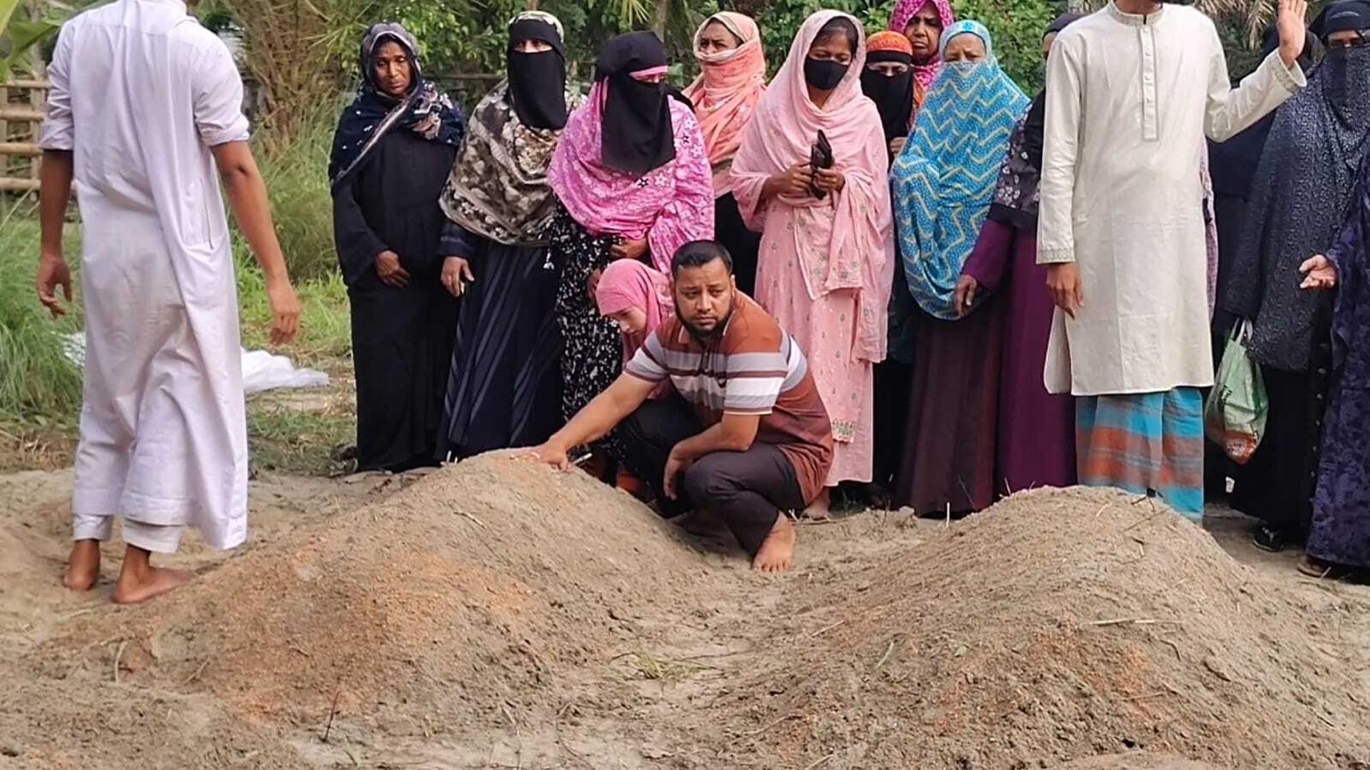 মেয়েকে দাফন করে নতুন জামাইয়ের কবর দেখতে এলেন বাবা!