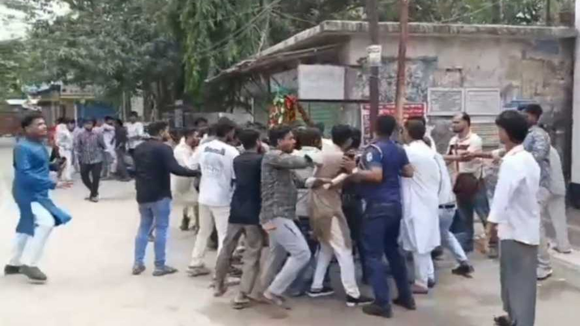নারায়ণগঞ্জে খেয়াঘাটের ইজারা নিয়ে বিএনপি-এনসিপির মারামারি, আহত ৫