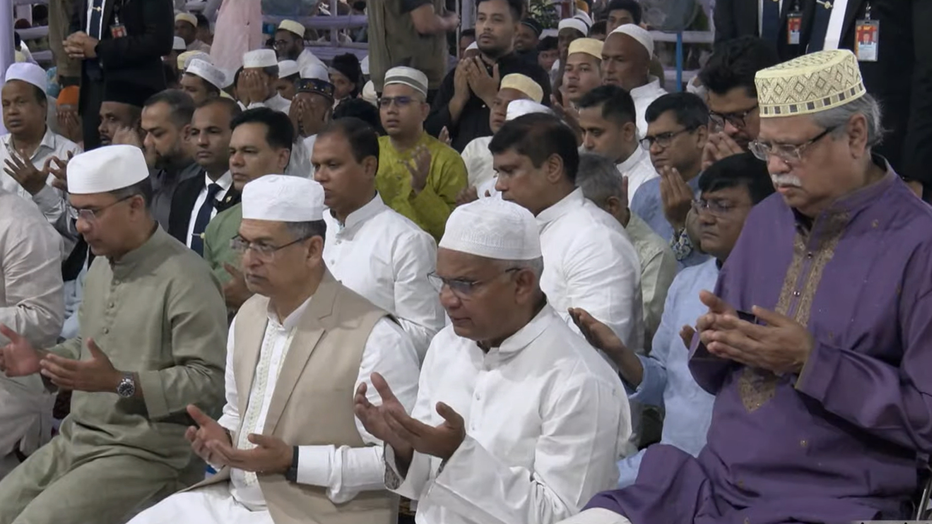 জাতীয় ঈদগাহে পবিত্র ঈদুল আজহার প্রধান জামাত অনুষ্ঠিত, দেশ ও জাতির কল্যাণে বিশেষ মোনাজাত