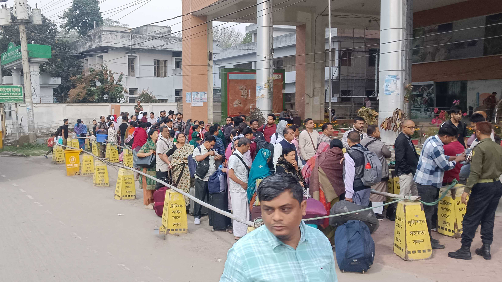 পশ্চিমবঙ্গে নির্বাচন: বেনাপোল-পেট্রাপোল দিয়ে  ৩ দিন ভারত ভ্রমণ ও বাণিজ্যে নিষেধাজ্ঞা