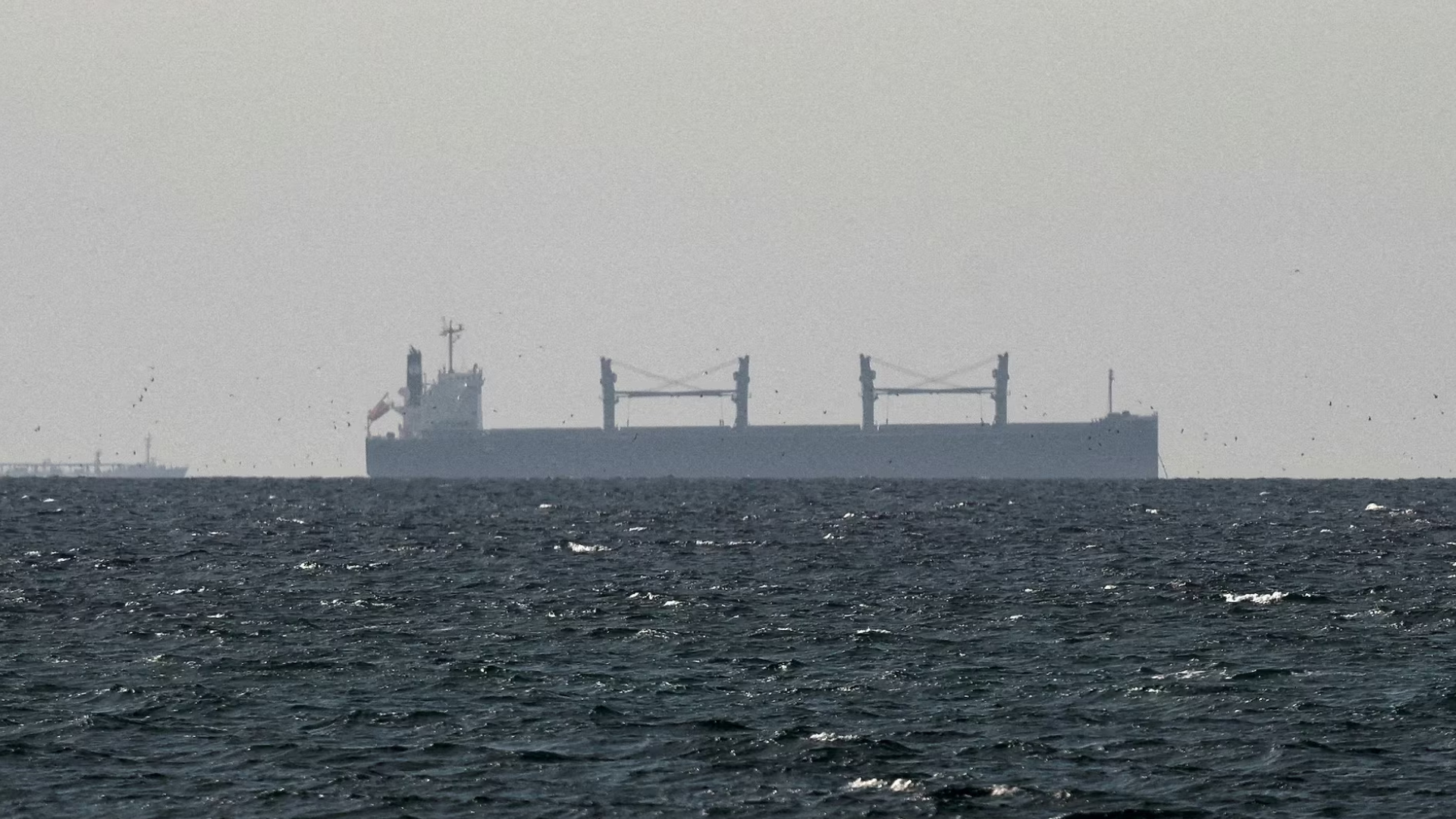 হরমুজ প্রণালীতে মার্কিন অবরোধ শুরু, কী হতে যাচ্ছে