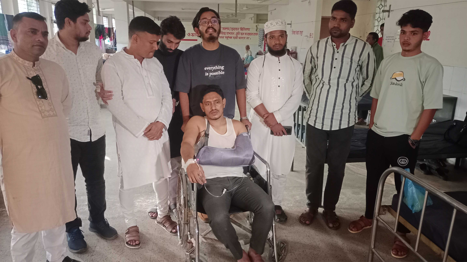 হাসপাতালের অনিয়মের বিরুদ্ধে মানববন্ধনে হামলা, কব্জি ভাঙল এনসিপি নেতার