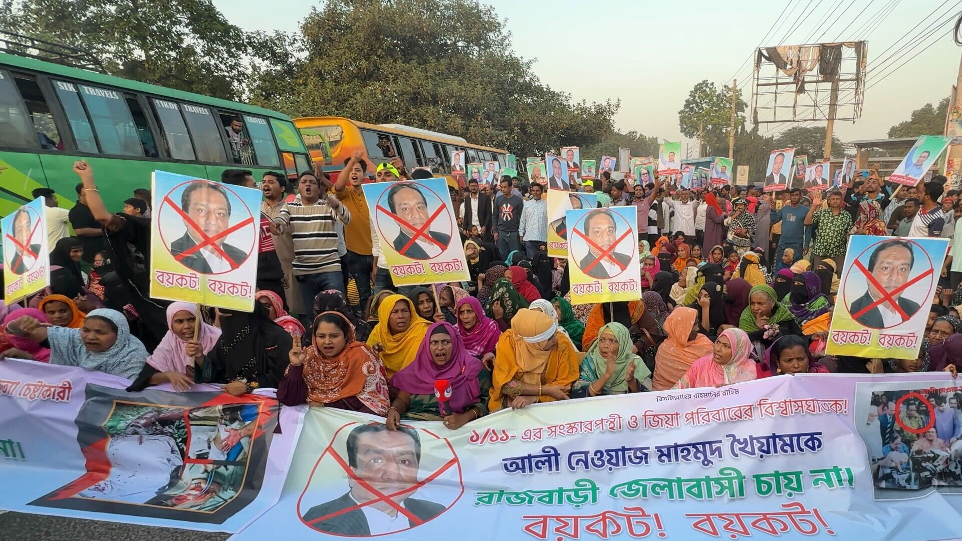 বিএনপি প্রার্থীর মনোনয়ন বাতিলের দাবিতে মহাসড়ক অবরোধ করে বিক্ষোভ