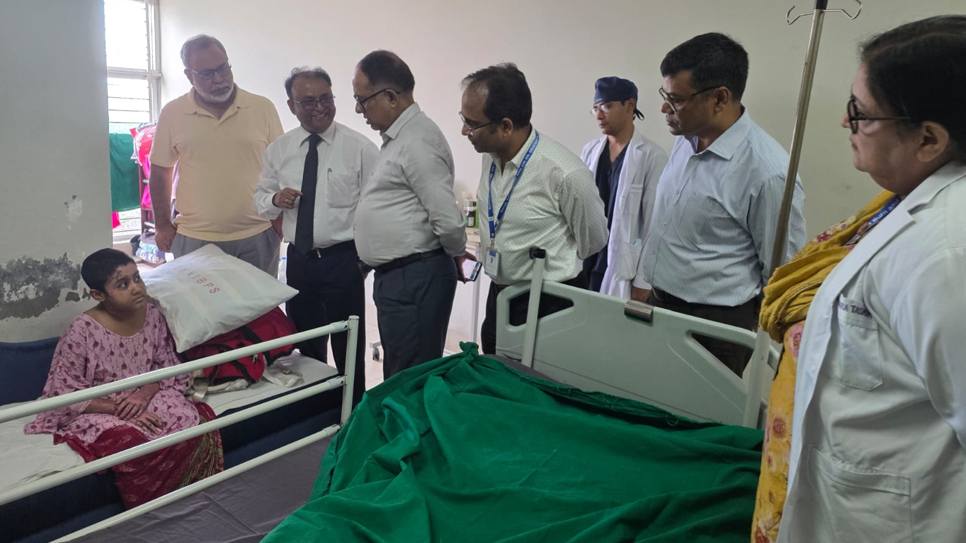 মাইলস্টোনে বিমান দুর্ঘটনায় আহতদের দেখতে বার্ন ইনস্টিটিউটে স্বাস্থ্য সচিব