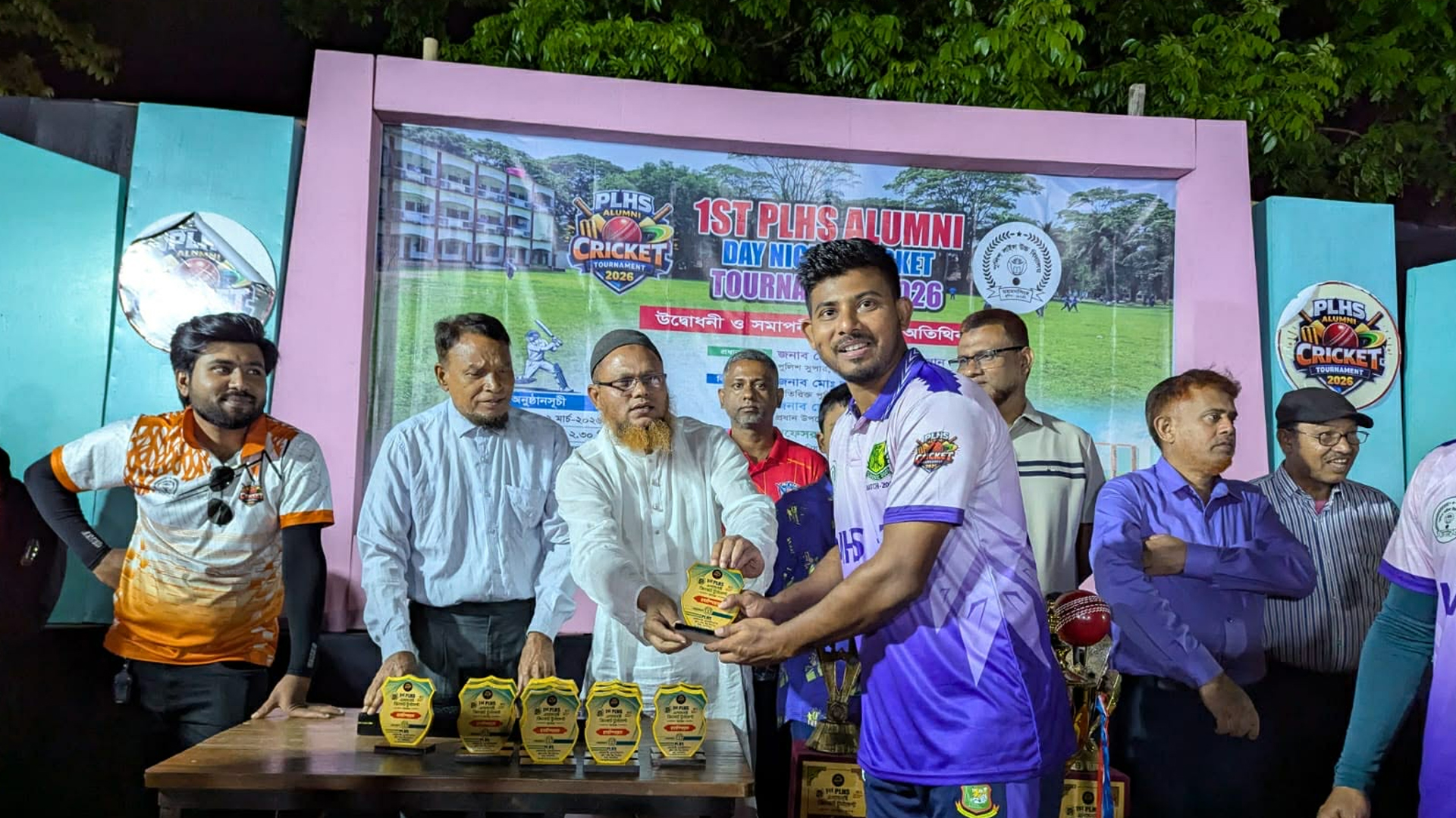 স্কুলে সাবেকদের টুর্নামেন্টে চ্যাম্পিয়ন মোসাদ্দেকের ব্যাচ