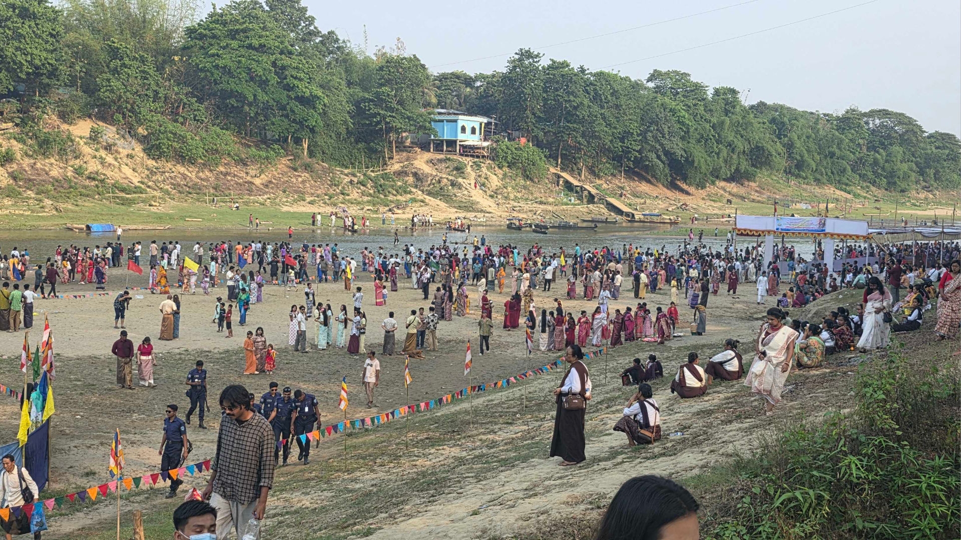 সাংগ্রাই উৎসব: সাঙ্গু নদীর তীরে বুদ্ধমূর্তি স্নানে হাজারো পুণ্যার্থী