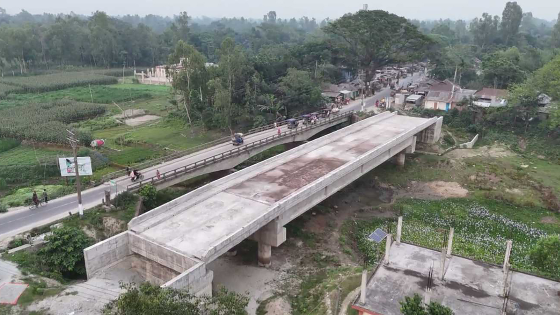 নেই সংযোগ সড়ক, অকেজো ৩০ কোটি টাকার দুই সেতু