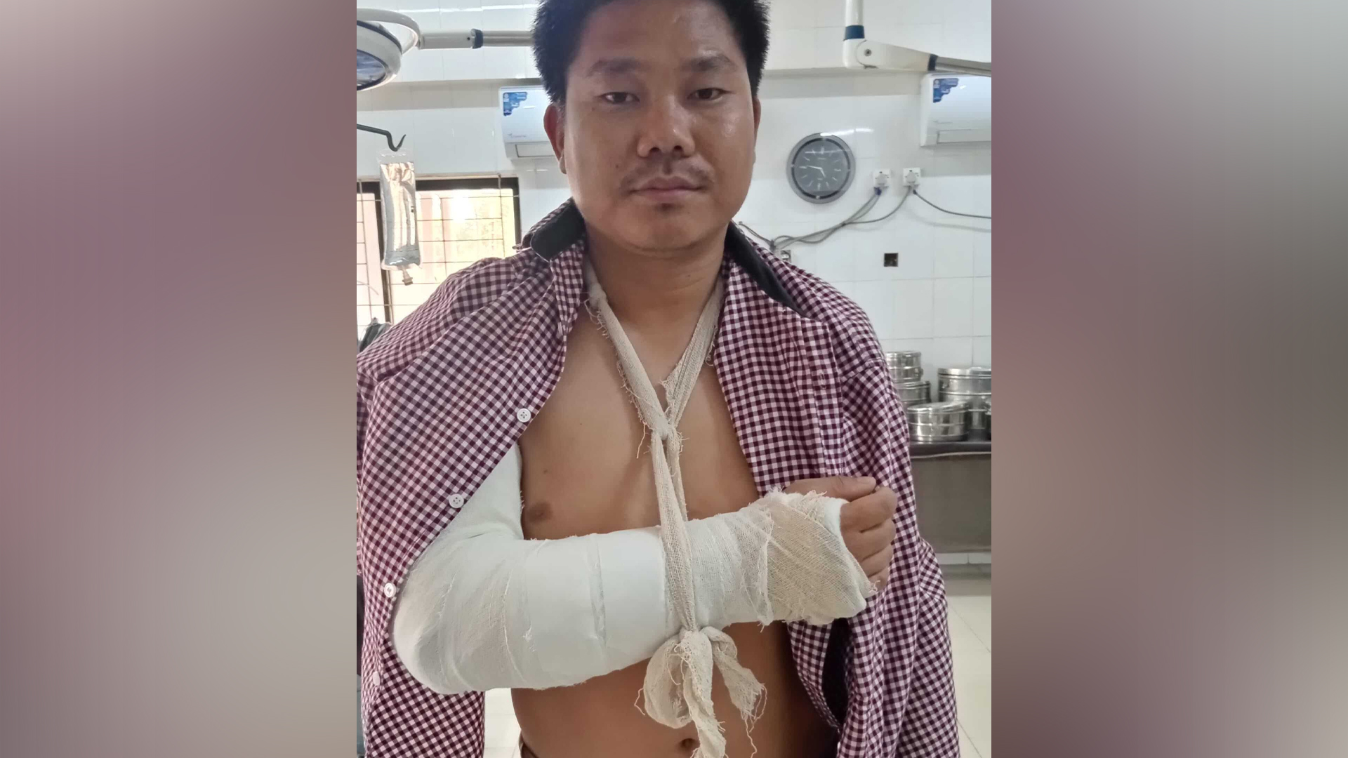 অকটেন না পেয়ে ট্যাগ অফিসারকে পিটিয়ে হাত ভেঙ্গে দেওয়ার অভিযোগ