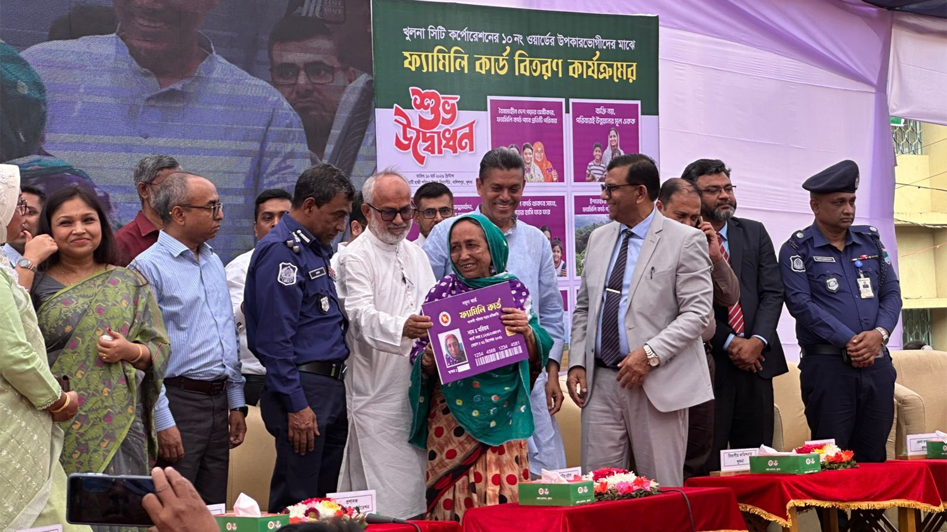 উদ্বোধনের দিনেই খুলনায় ফ্যামিলি কার্ড পেলো ১ হাজার পরিবার