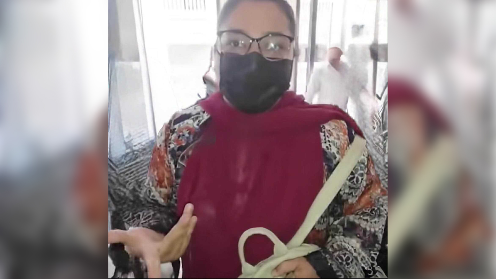 কুমিল্লা কারাগারের সামনে থেকে সুব্রত বাইনের মেয়ে বিথি আটক