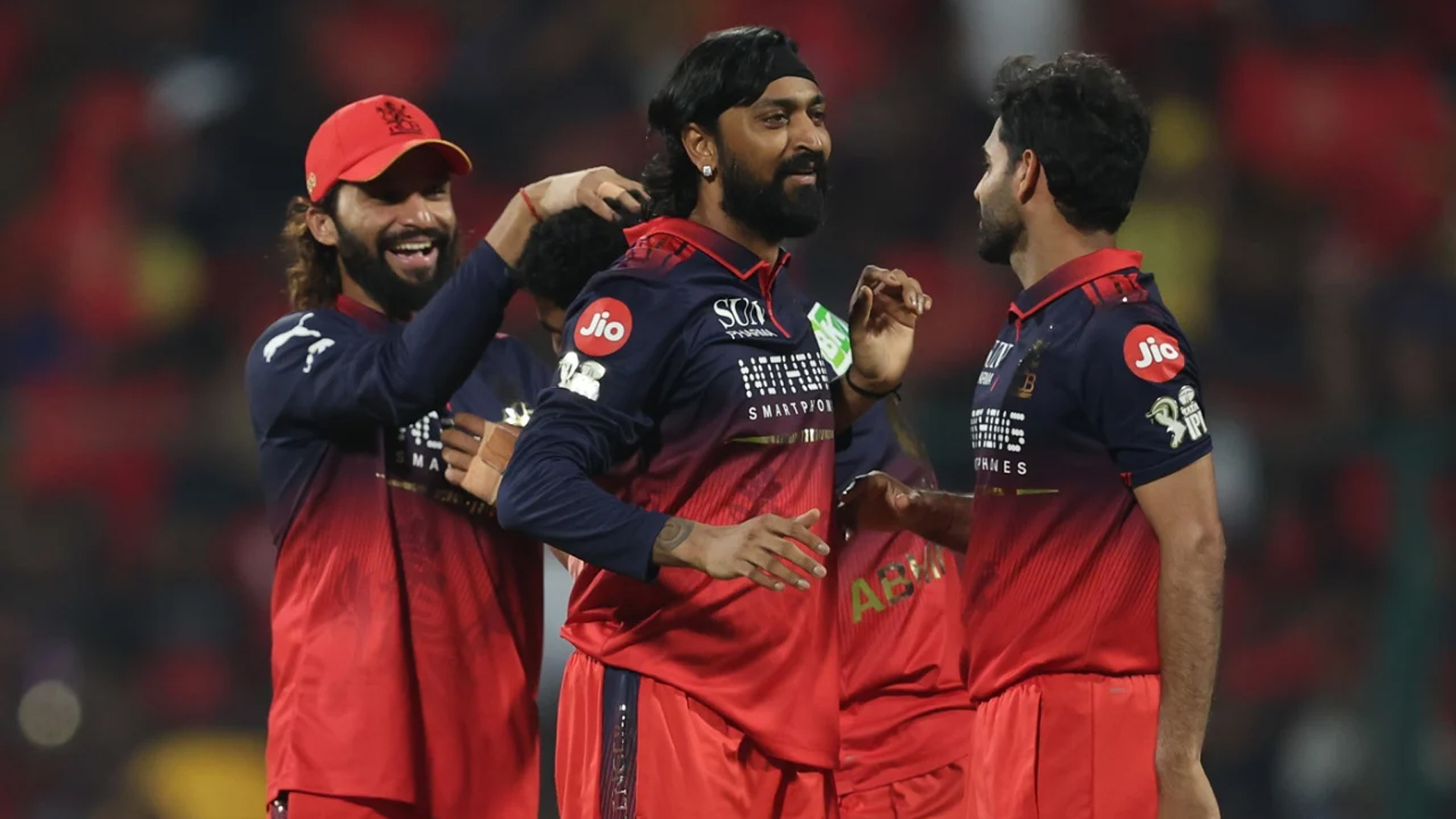 চিন্নাস্বামীতে রানের পাহাড়, চেন্নাইকে উড়িয়ে শীর্ষে বেঙ্গালুরু