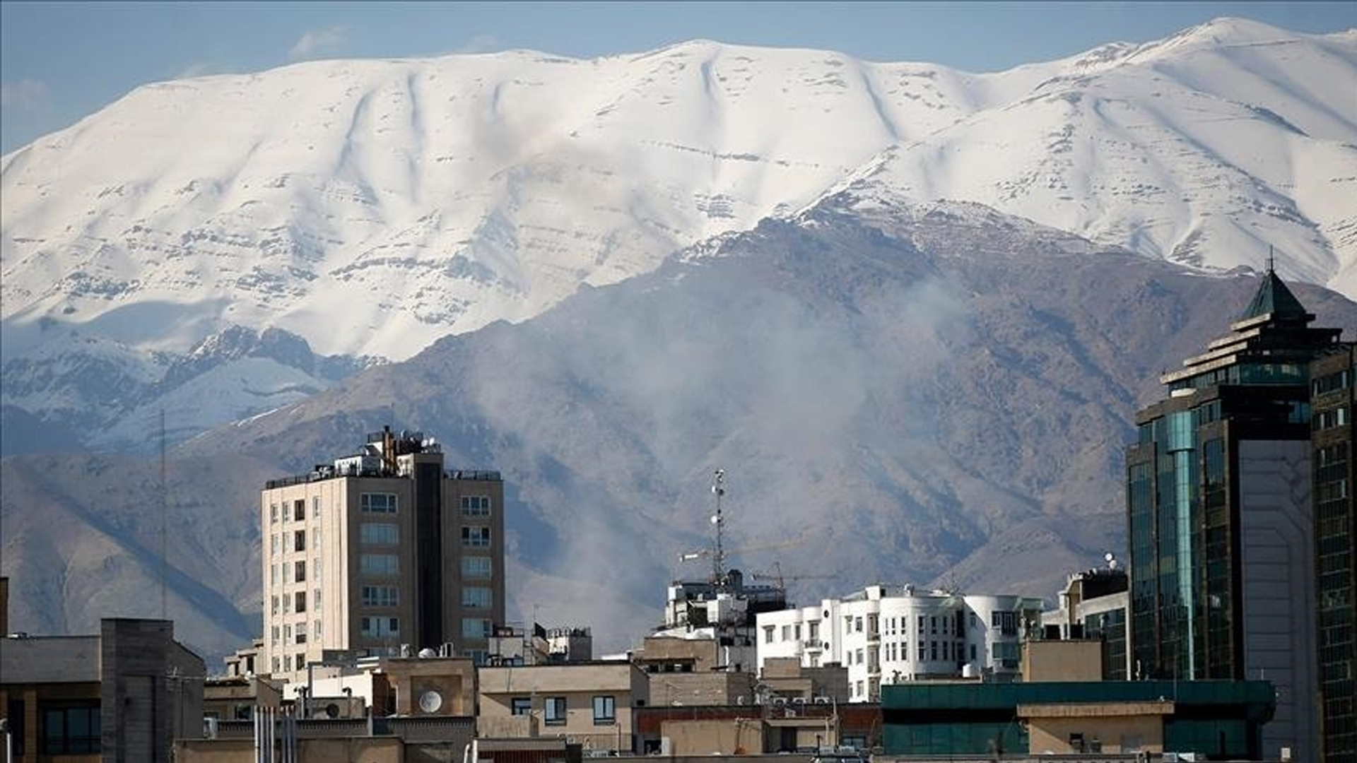ইরানের পেট্রোকেমিক্যাল কারখানায় বিমান হামলা, নিহত বেড়ে ৫, আহত ১৭০