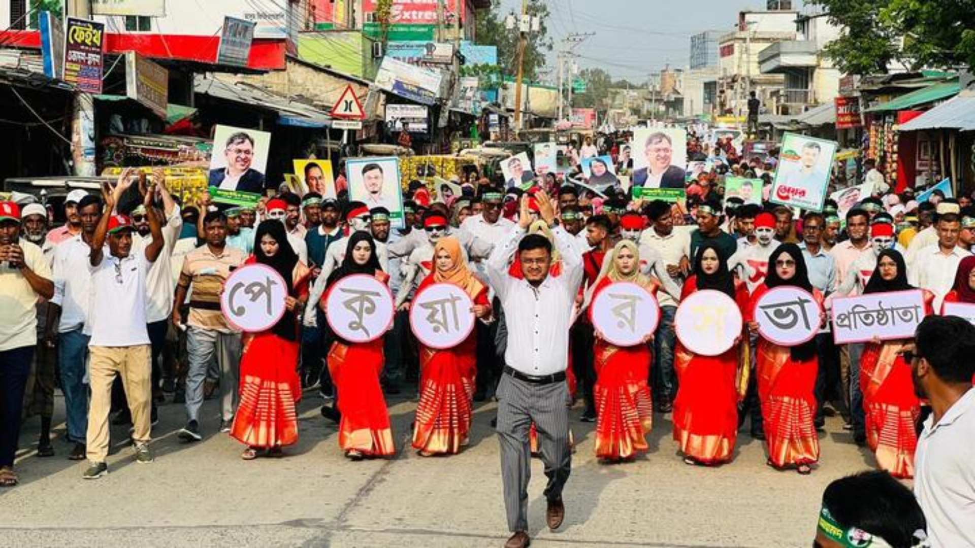পেকুয়াকে পৌরসভা ঘোষণায় আনন্দ শোভাযাত্রায় মানুষের ঢল, স্বরাষ্ট্রমন্ত্রীর প্রতি কৃতজ্ঞতা প্রকাশ