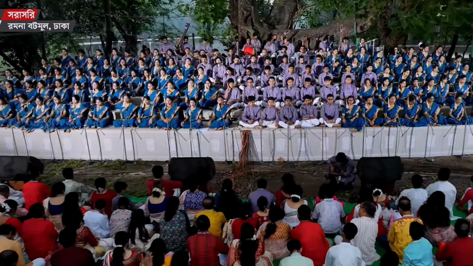 উৎসবমুখর রমনার বটমূল, গানে গানে নতুন বছরকে বরণ