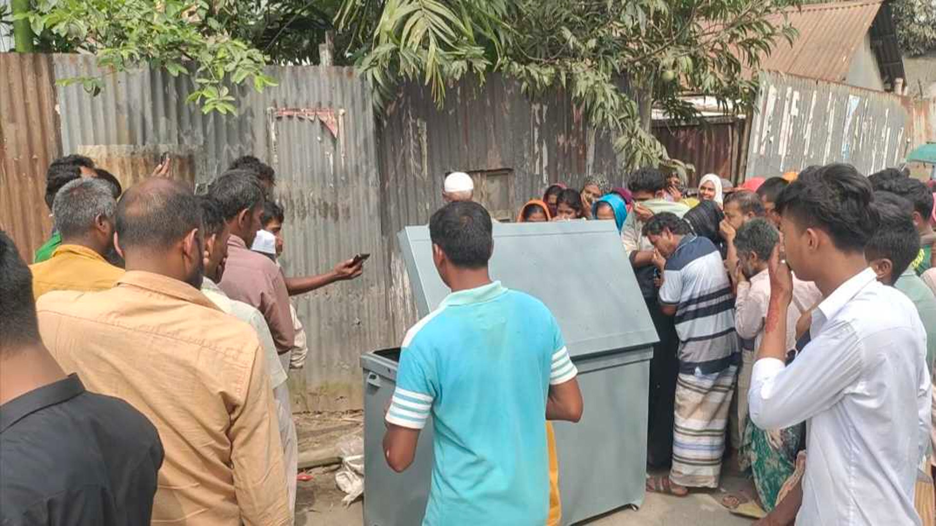 শেরপুরে বাক্সের ভেতরে নারীর মরদেহ