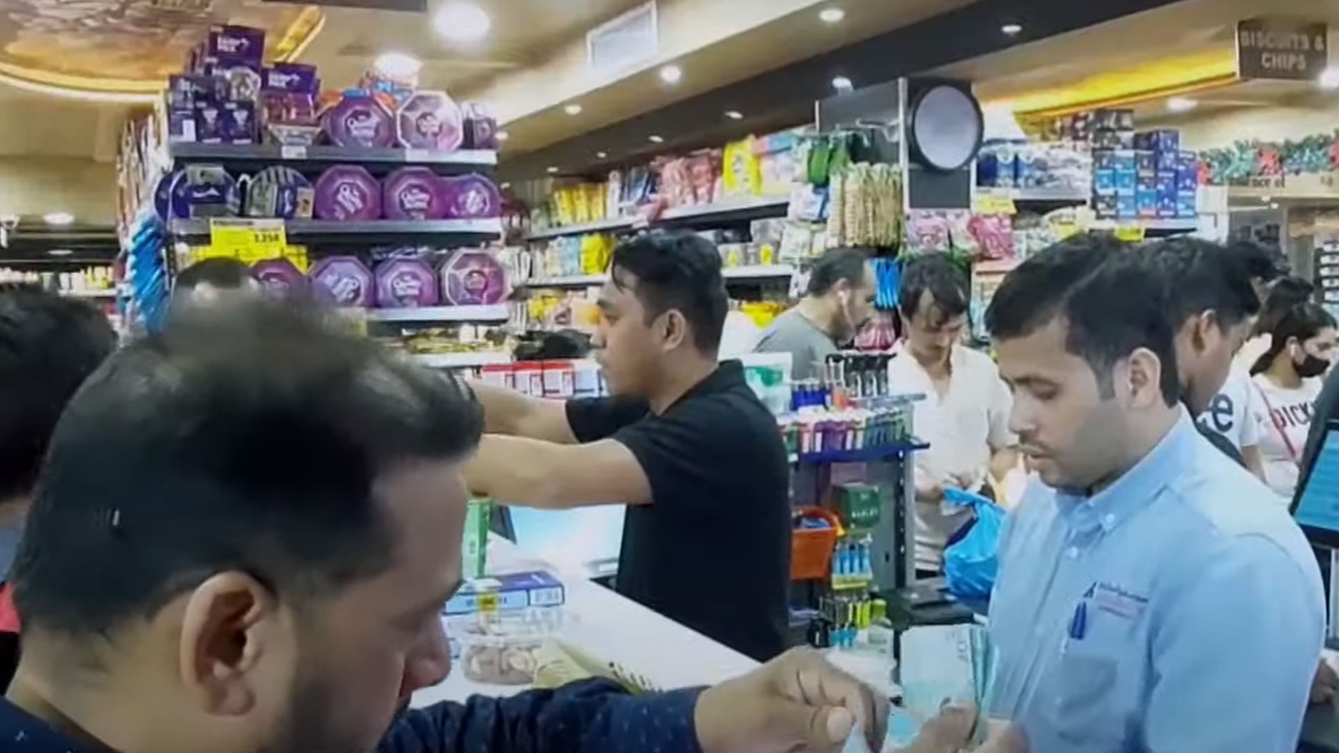 পণ্যে কুয়েত সরকারের ভর্তুকি, বাংলাদেশি ব্যবসায়ীদের মূল্যছাড়ের প্রতিযোগিতা