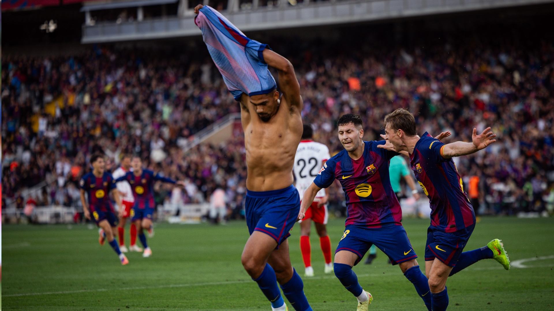 যোগ করা সময়ের গোলে জিরোনাকে হারিয়ে শীর্ষে বার্সেলোনা