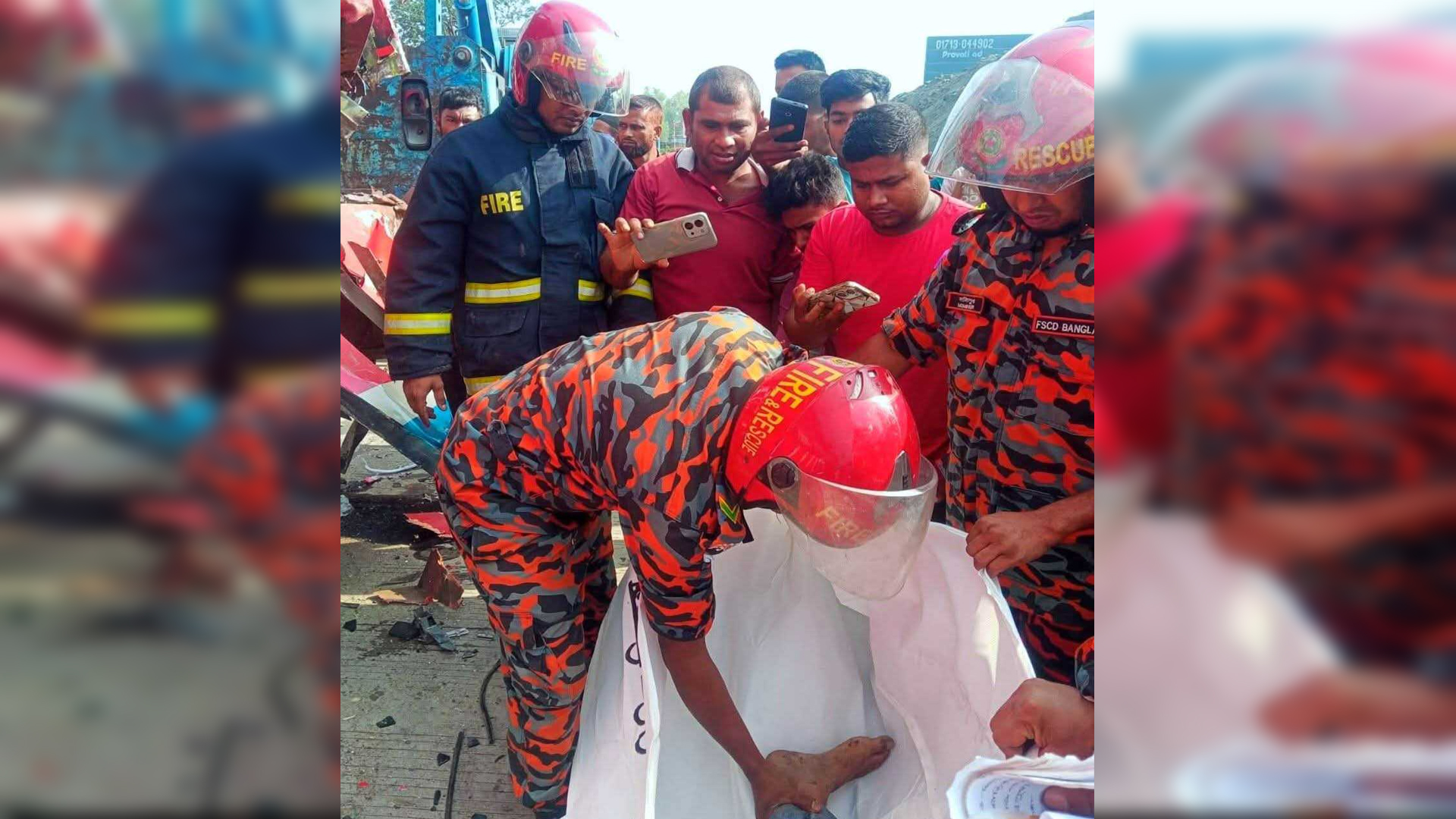 গাইবান্ধায় সড়ক দুর্ঘটনায় দুই পা হারালেন বাসচালক