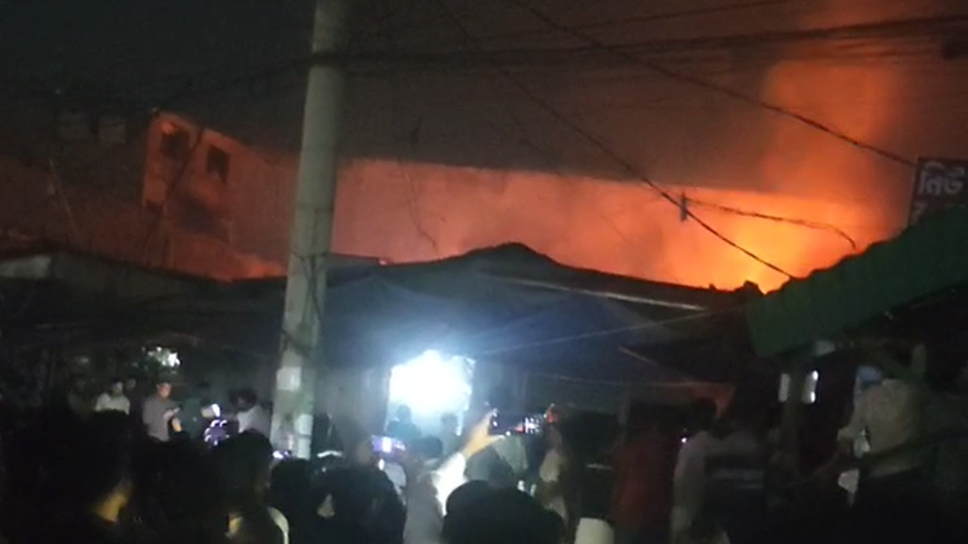 সাভারে জুতার মার্কেটে আগুন