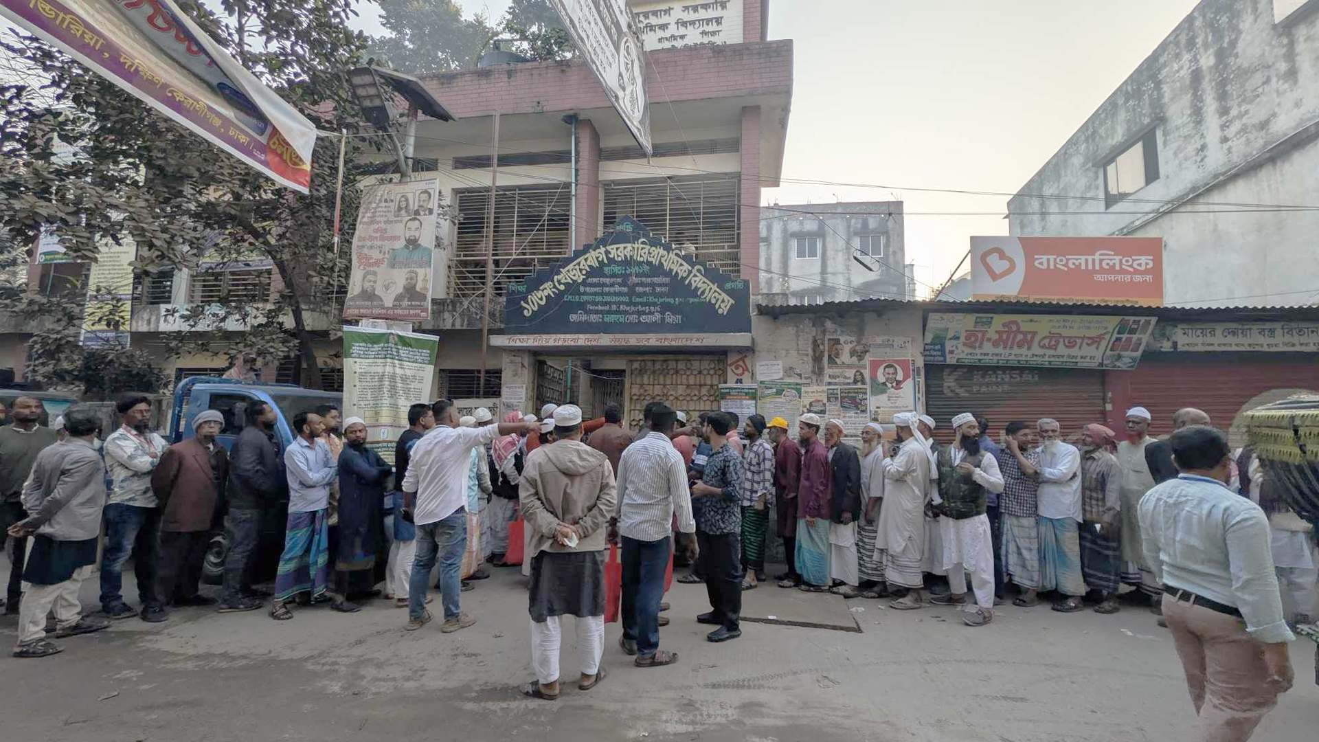 সকাল সকাল ভোট দিতে পেরে উচ্ছ্বসিত ভোটাররা