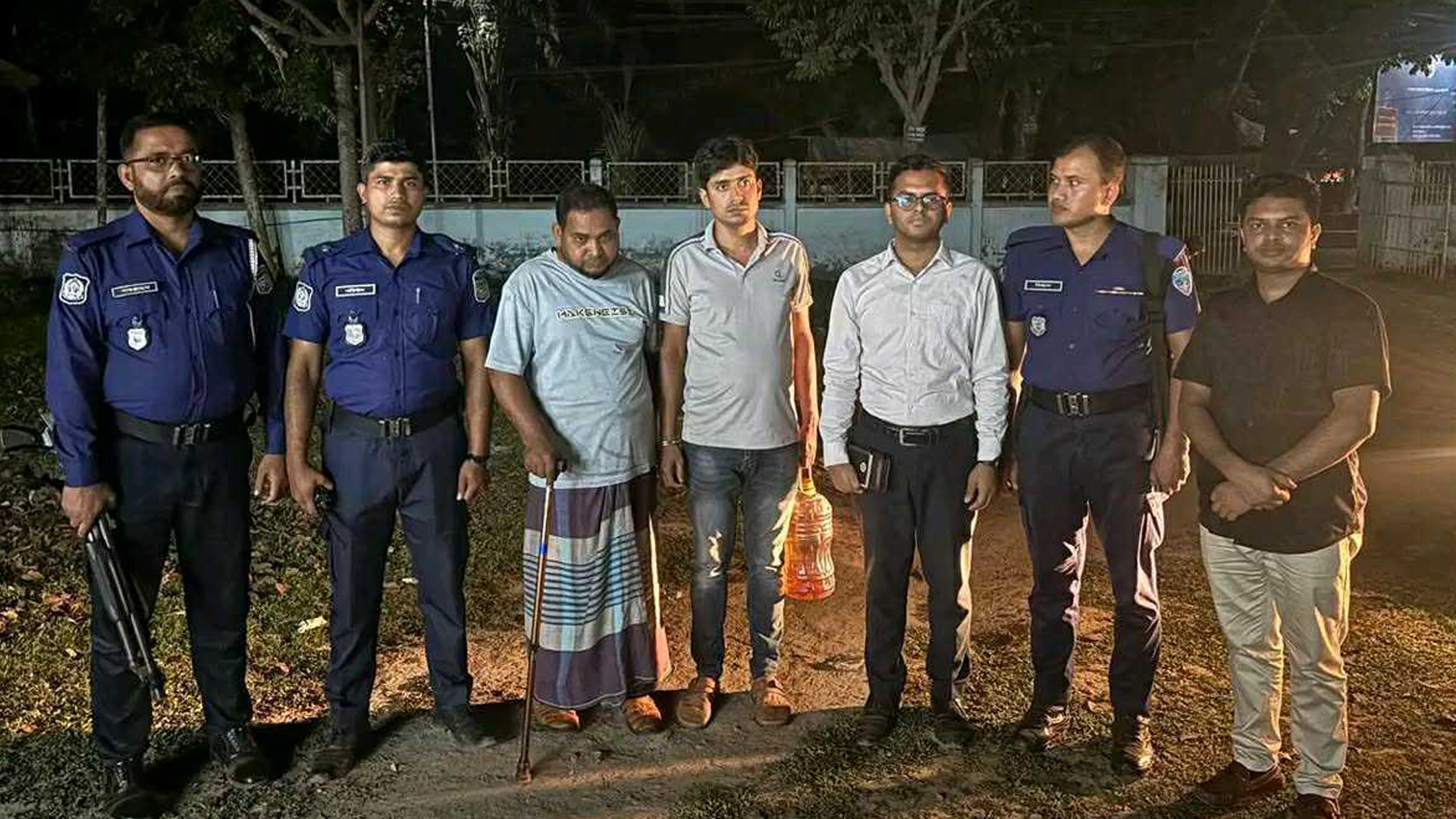 জামালপুরে বোতলে ভরে পেট্রল মজুত, দুইজনকে এক মাসের কারাদণ্ড