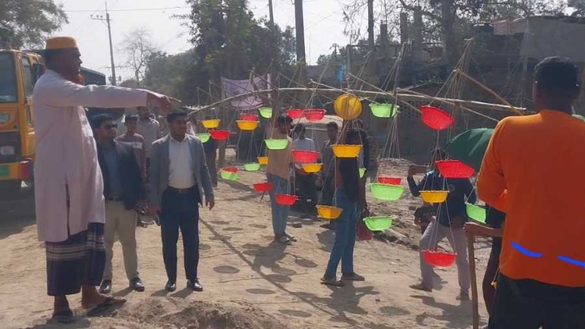 আচরণবিধি লঙ্ঘন: প্লাস্টিকের দাঁড়িপাল্লা প্রতীক অপসারণ