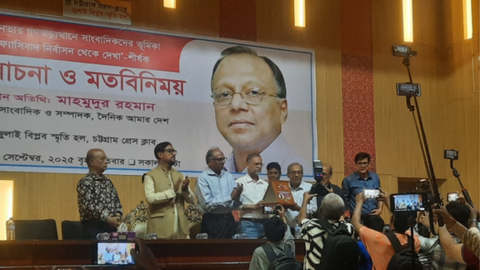 ফ্যাসিবাদের বিরুদ্ধে বড় দলগুলোকে ঐক্যবদ্ধ থাকার আহ্বান মাহমুদুর রহমানের