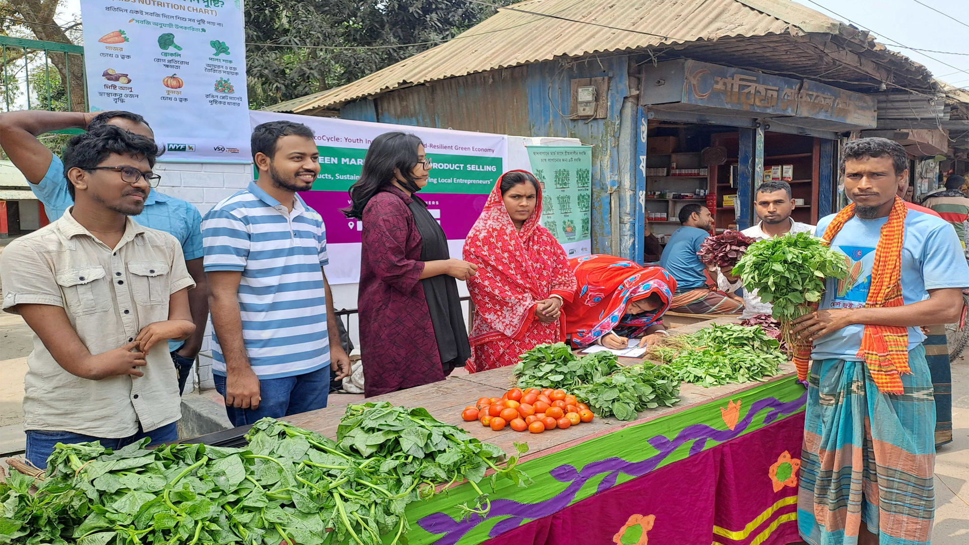 গাইবান্ধায় তরুণদের উদ্যোগে সবুজ পণ্যের বাজার