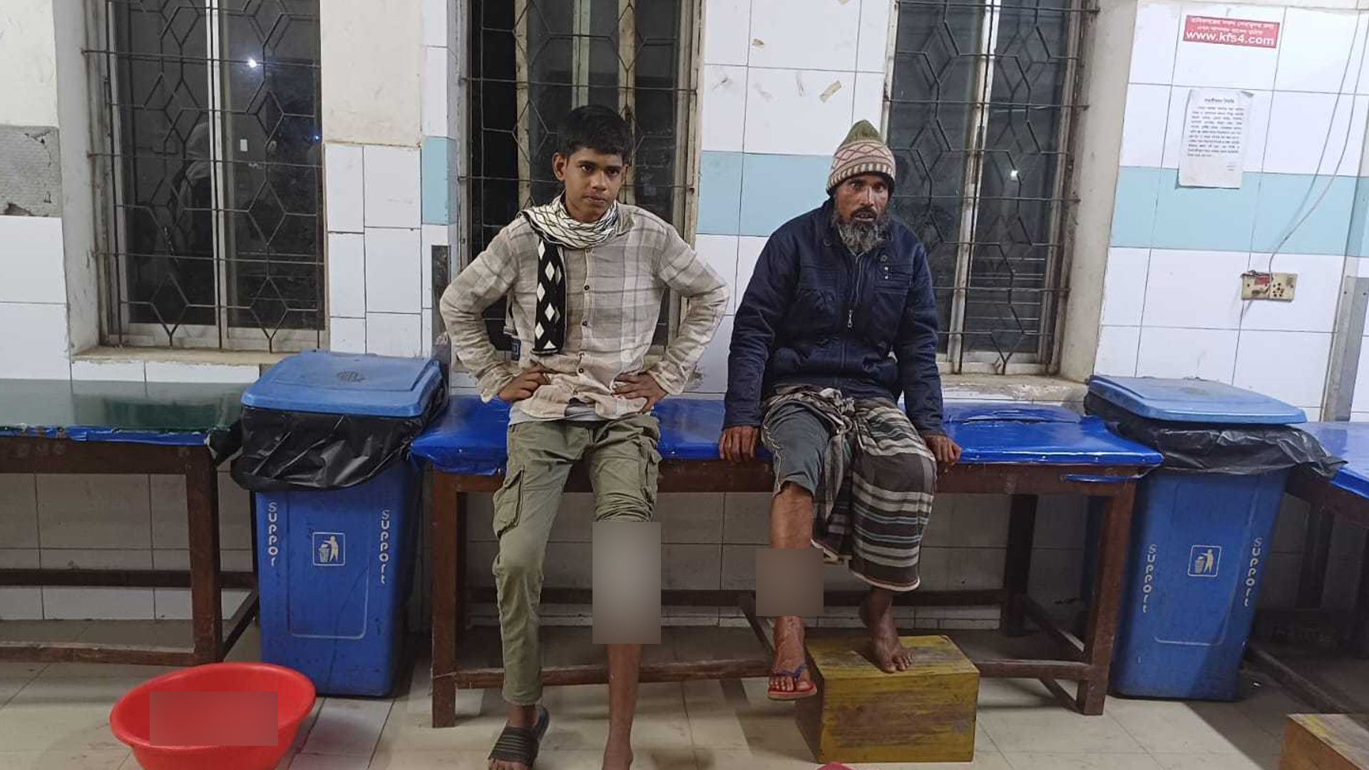 মানিকগঞ্জে তিনটি ককটেল বিস্ফোরণ, ২ রিকশাচালক আহত