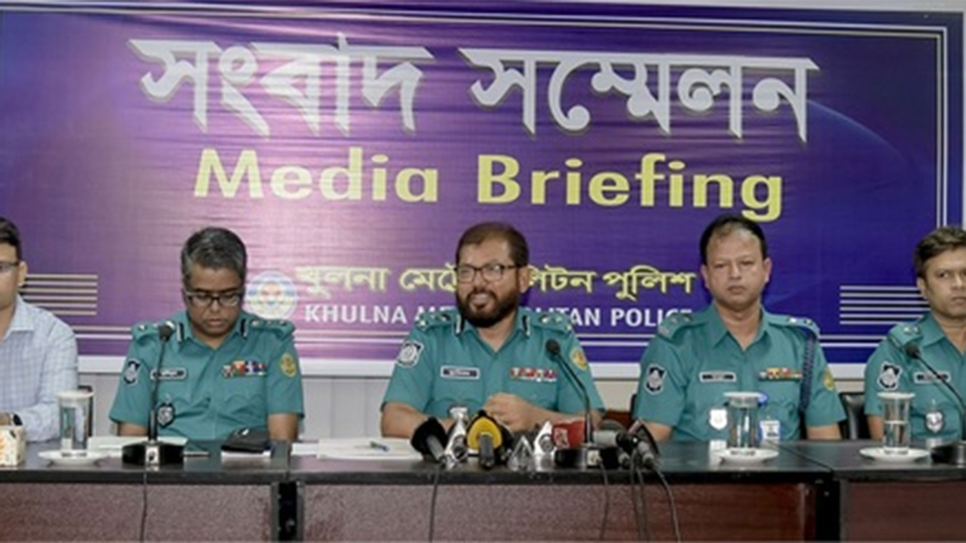 পুলিশকে দূরে ঠেলে দিলে মনোবল ভেঙে যাবে: কেএমপি কমিশনার