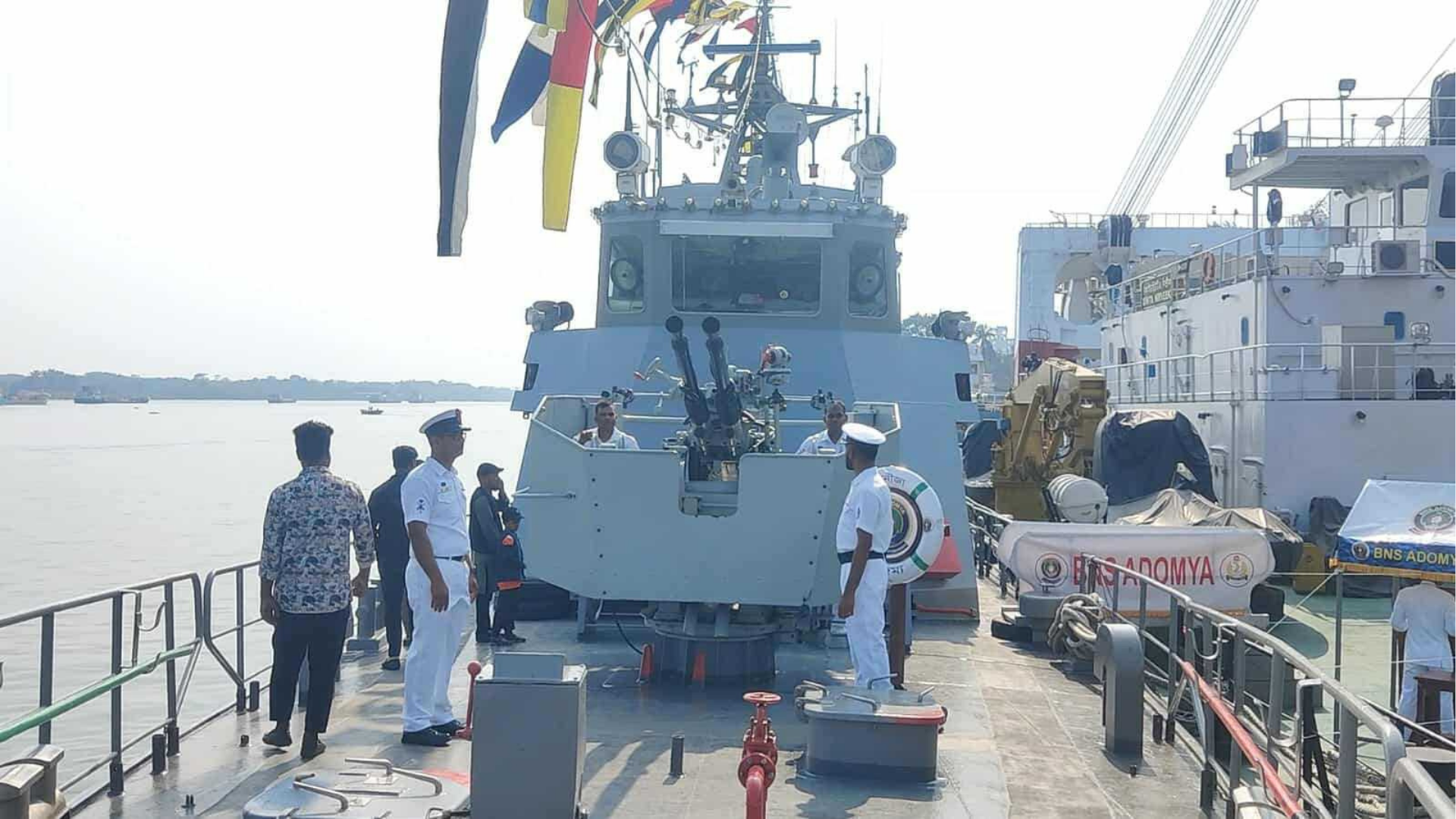 বরিশালে সর্বসাধারণের জন্য উন্মুক্ত যুদ্ধজাহাজ - Bangla24.Top