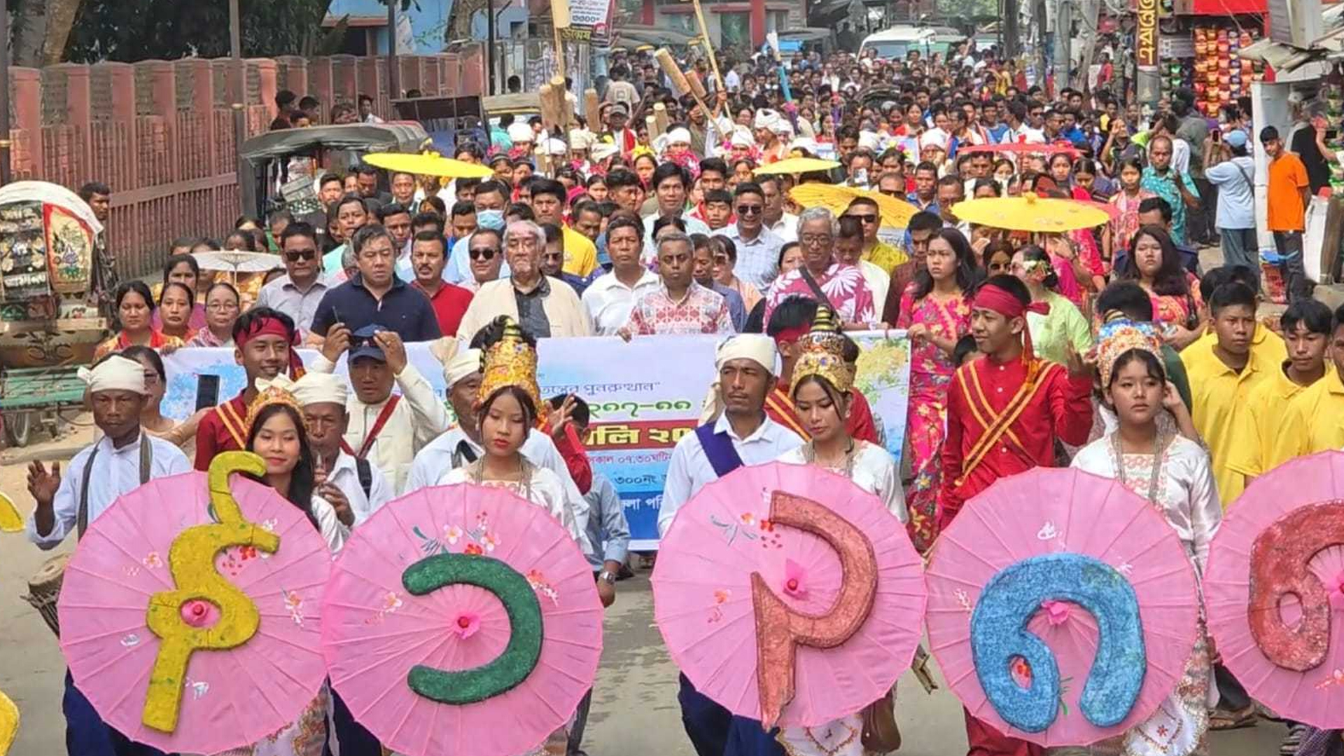 বান্দরবানে সাংগ্রাইংয়ের বর্ণাঢ্য শোভাযাত্রা, নাচে-গানে মুখর পাহাড়