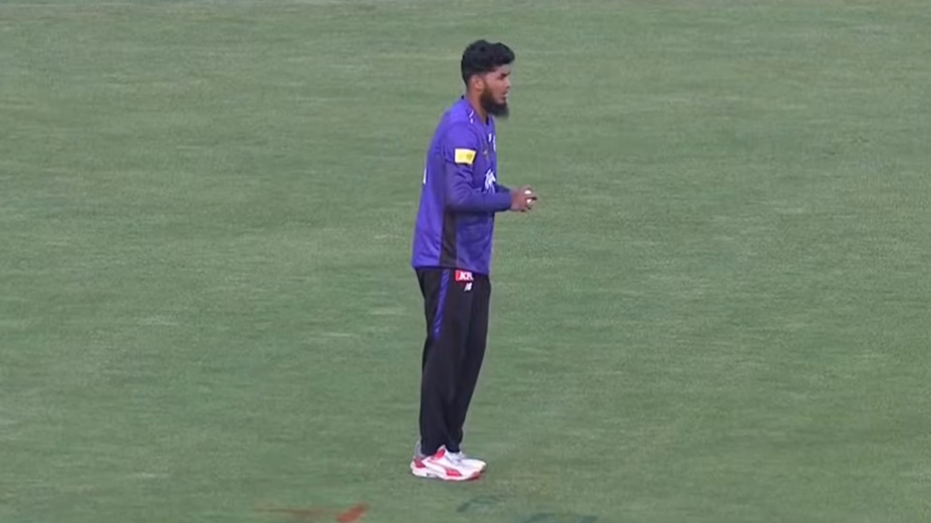 প্রথম ১২ বলে ১৪ রানে ২ উইকেট নেয়া রিশদ তৃতীয় ওভারে খরুচে - Bangla24.Top