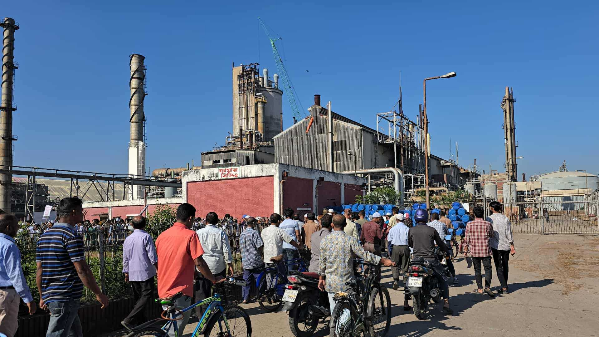 গ্যাসের অভাবে অচল আশুগঞ্জ সার কারখানা, সরবরাহের দাবিতে বিক্ষোভ