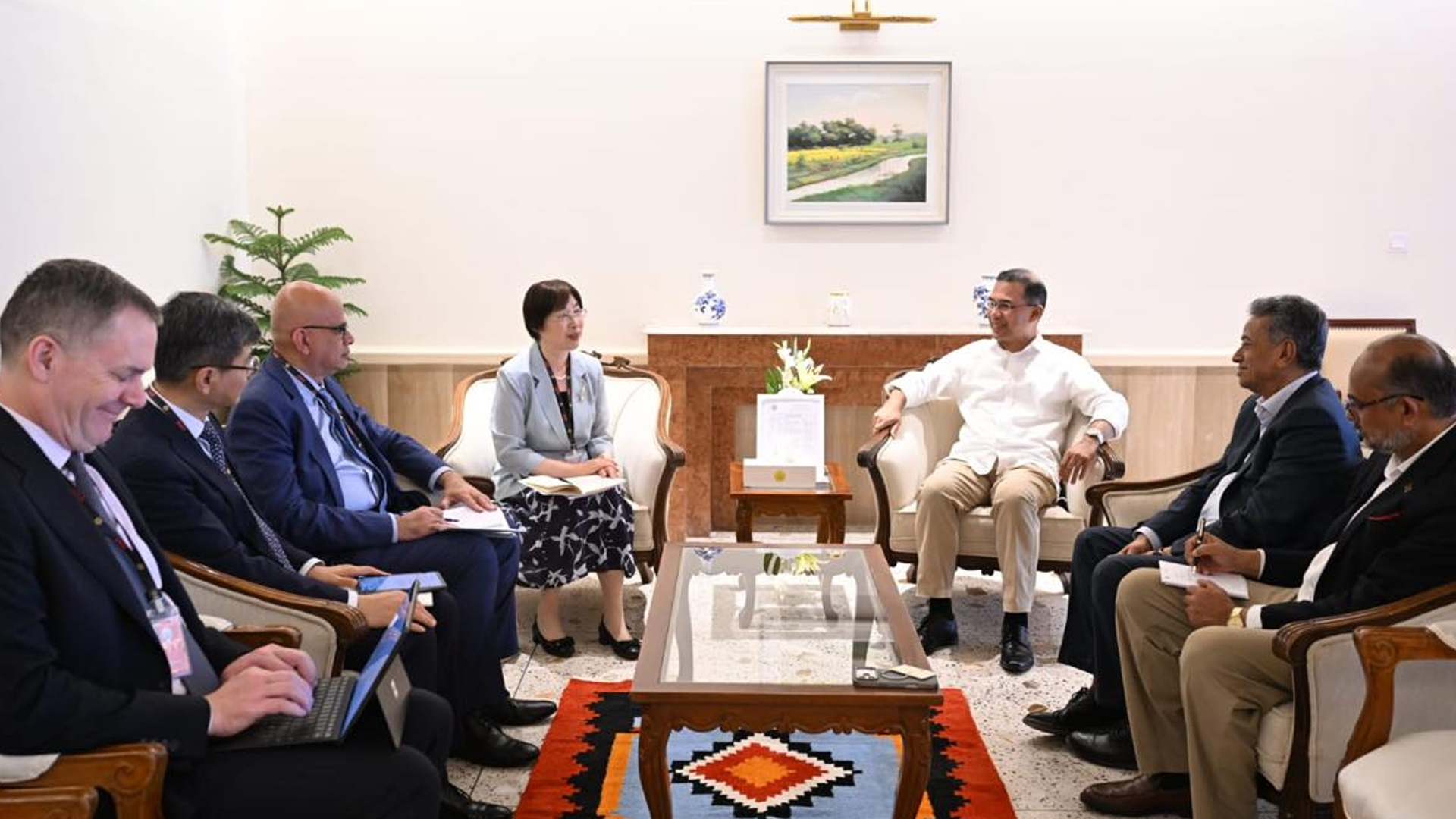 প্রধানমন্ত্রীর সঙ্গে এআইআইবি প্রতিনিধি দলের সাক্ষাৎ