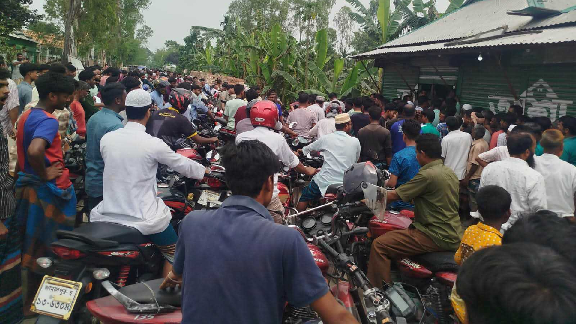 কুড়িগ্রামে অটোরিকশায় পাওয়া গেল ২২০ লিটার পেট্রোল
