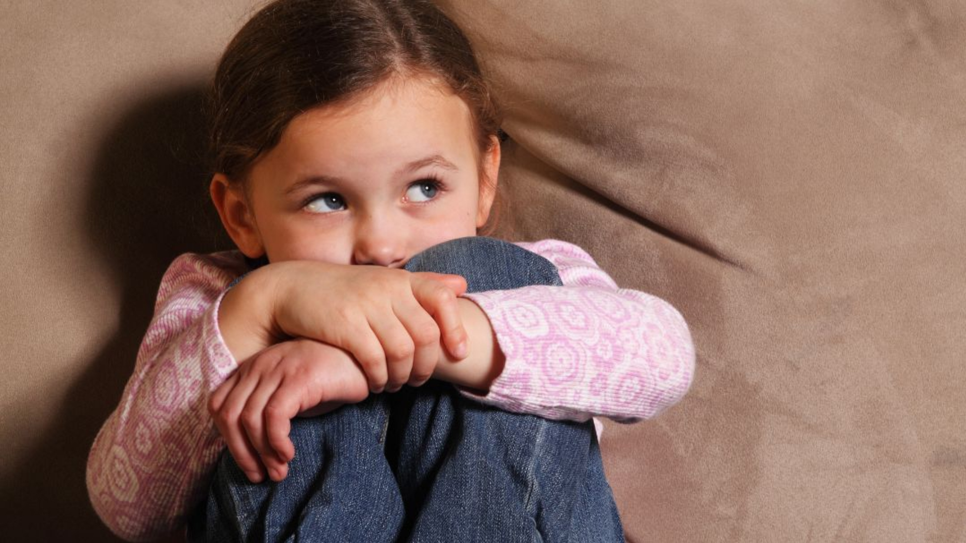 সন্তানের বিষণ্নতার ইঙ্গিত বুঝবেন যেভাবে - Bangla24.Top