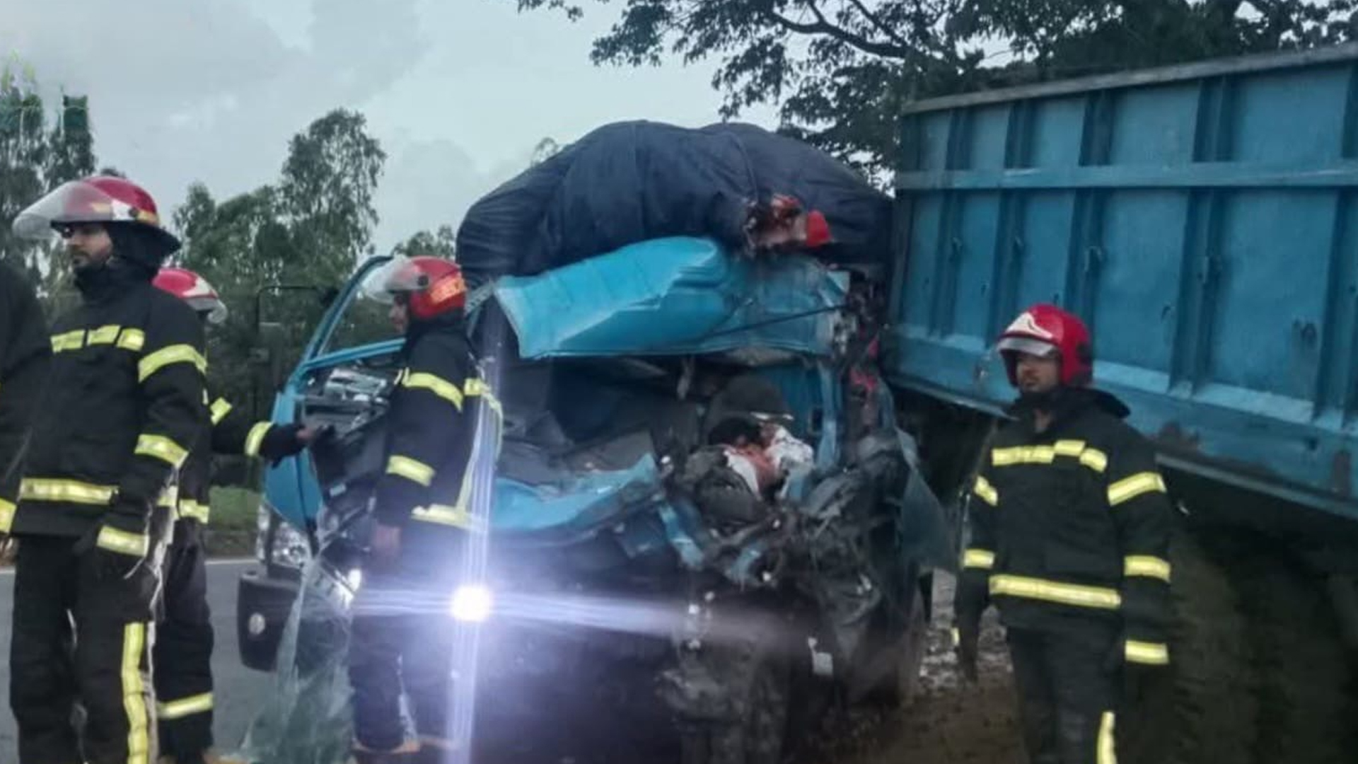 মিরসরাইয়ে দাঁড়িয়ে থাকা ট্রাকে আরেক ট্রাকের ধাক্কা, হেলপার নিহত