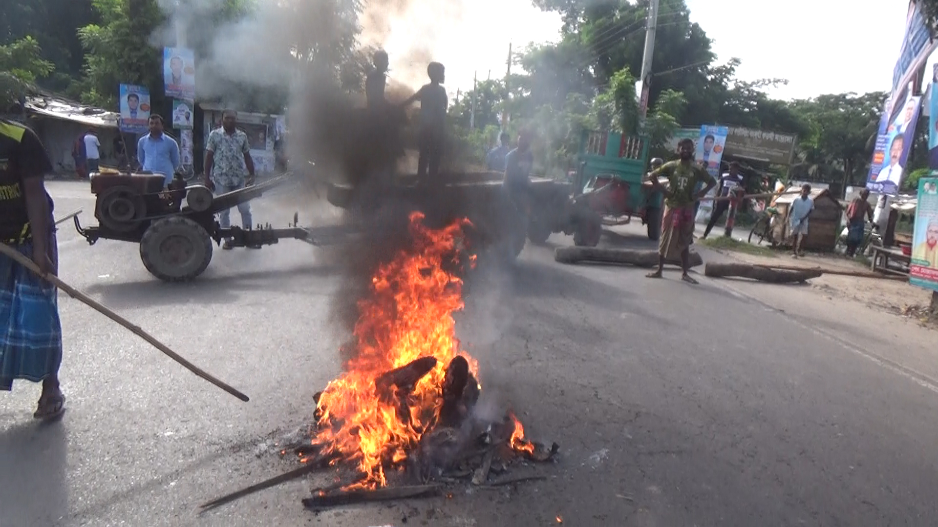 বাগেরহাটে আসন বহাল রাখার দাবিতে ৪৮ ঘণ্টার হরতাল চলছে