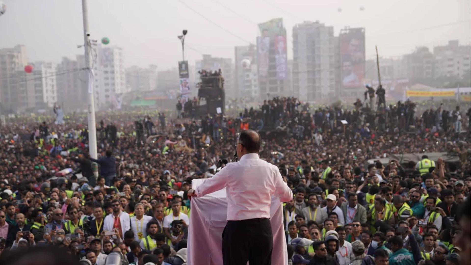 দেশবাসীর কাছে মা খালেদা জিয়ার জন্য দোয়া চেয়েছেন তারেক রহমান। 