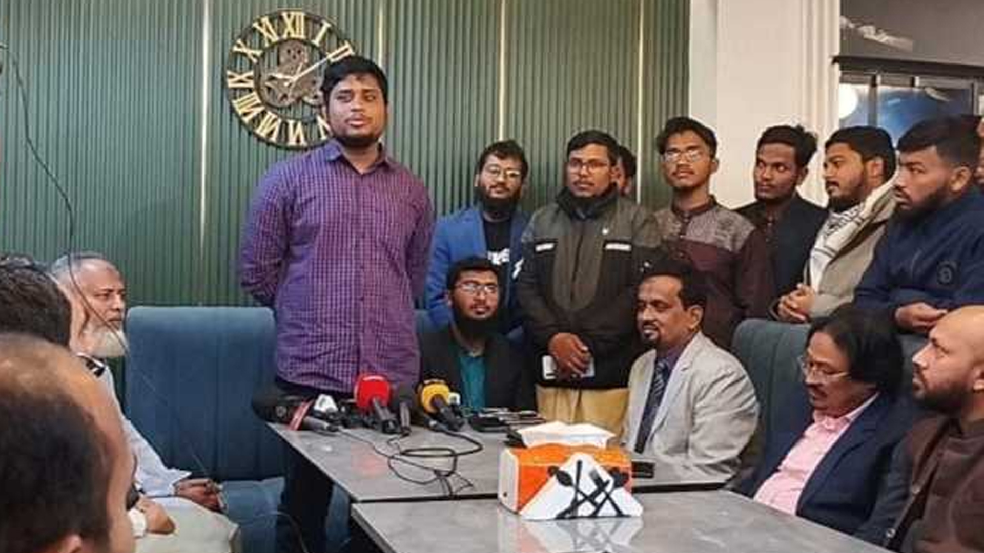 ভিন্নমত দমন কখনোই একটি সমাজকে এগিয়ে নিতে পারে না: হাসনাত