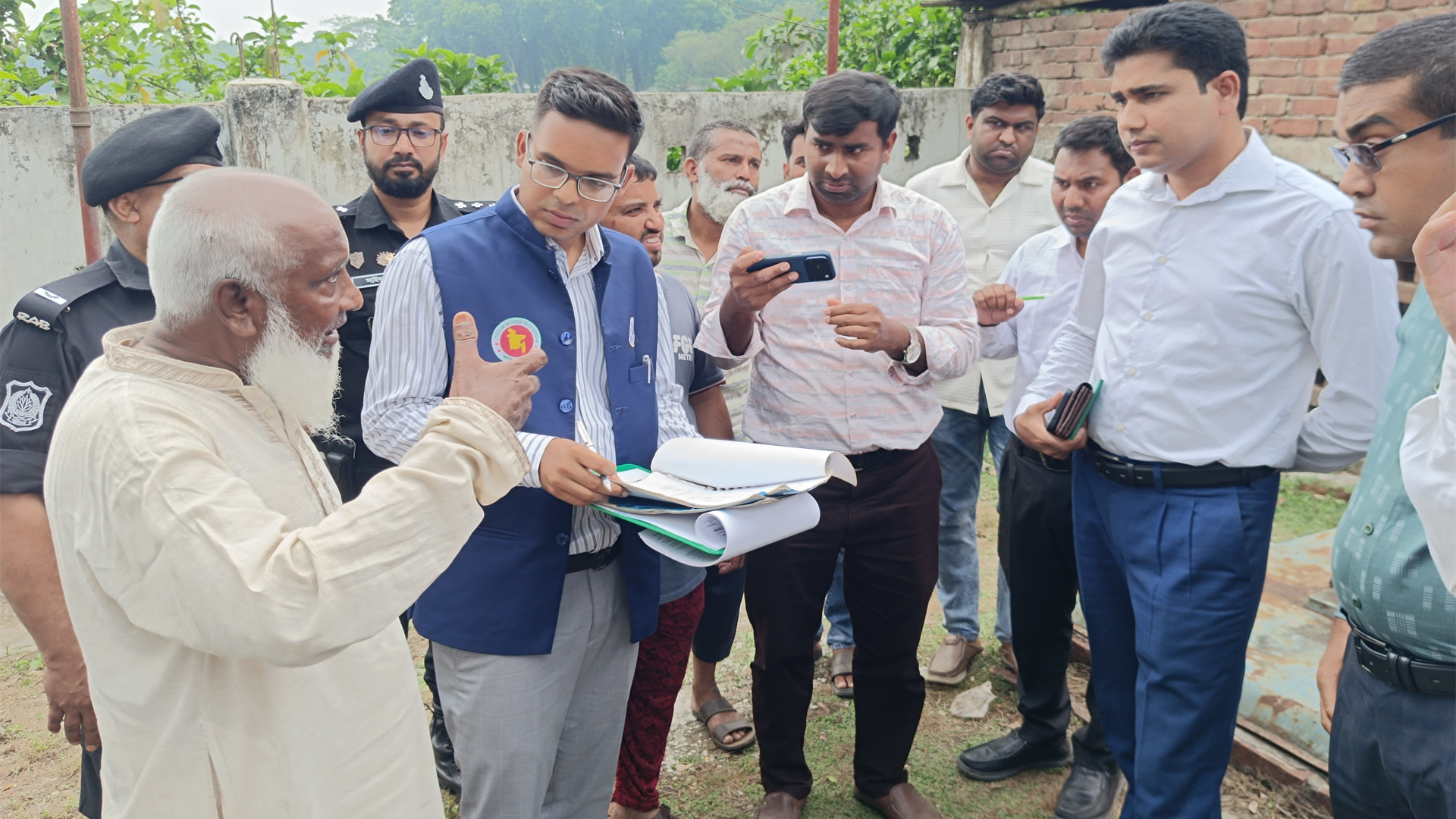 বিক্রি বন্ধ ফিলিং স্টেশনে হাজার লিটার তেল, জরিমানা