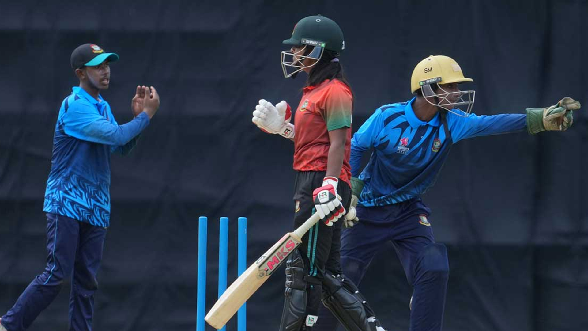নারী লাল দলকে বড় ব্যবধানে হারাল অনূর্ধ্ব-১৫ দল