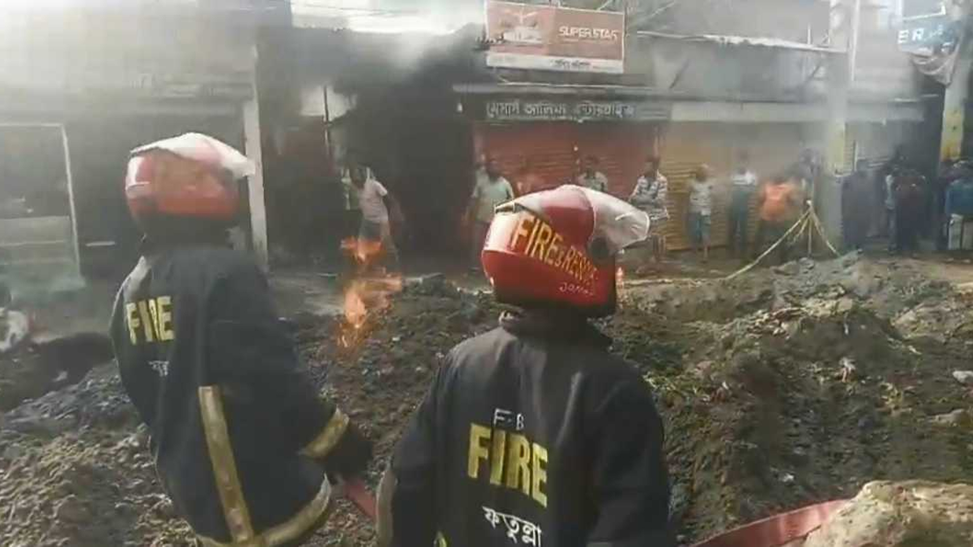 ফতুল্লায় গ্যাস পাইপ লিকেজ থেকে অগ্নিকাণ্ড, দগ্ধ ১
