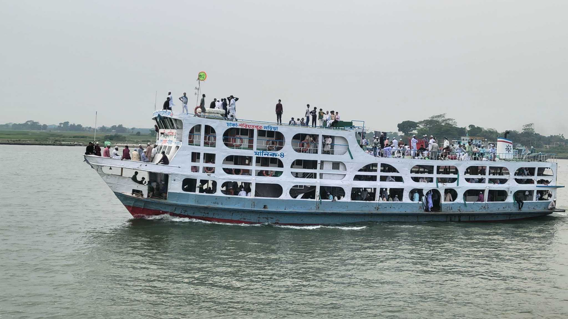 চরমোনাইয়ের রিজার্ভ লঞ্চডুবি, উদ্ধার অভিযান চলছে