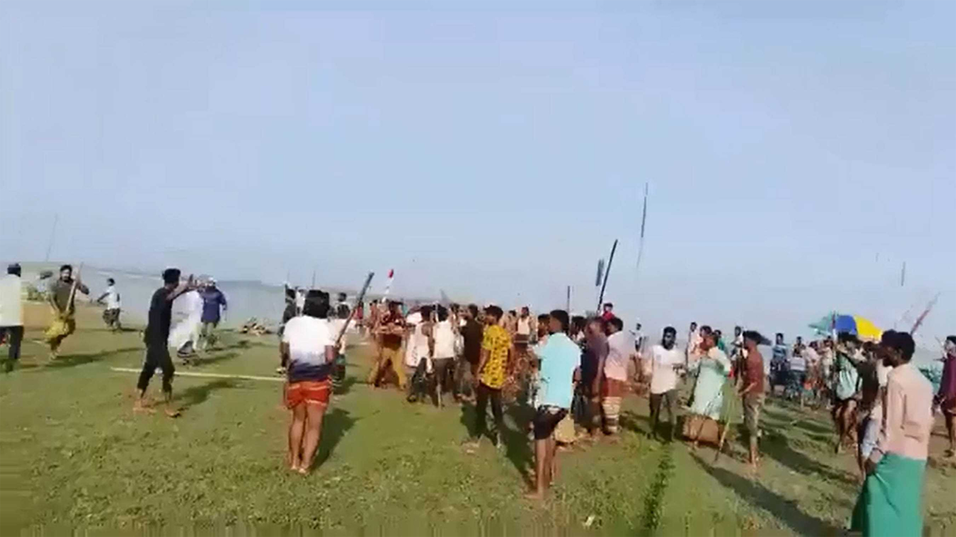 কুড়িগ্রামে নৌকাবাইচে দুপক্ষের সংঘর্ষে আহত ১২