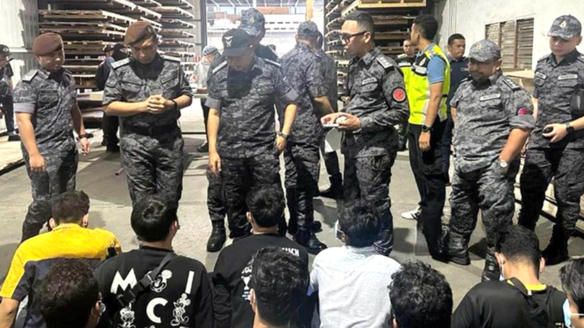 মালয়েশিয়ায় অভিযানে ৬৫ বাংলাদেশিসহ ১৩৩ অবৈধ অভিবাসী আটক