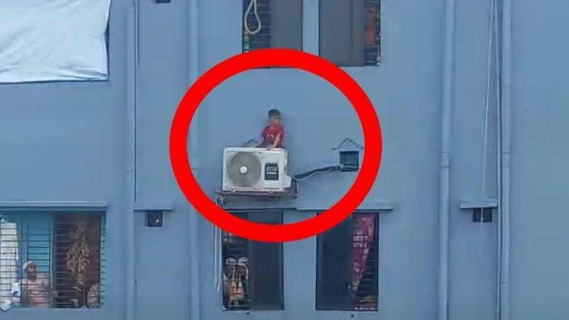 পালাতে গিয়ে ৪ তলায় এসির আউটডোরে আটকা মাদ্রাসা শিক্ষার্থী, অতঃপর...