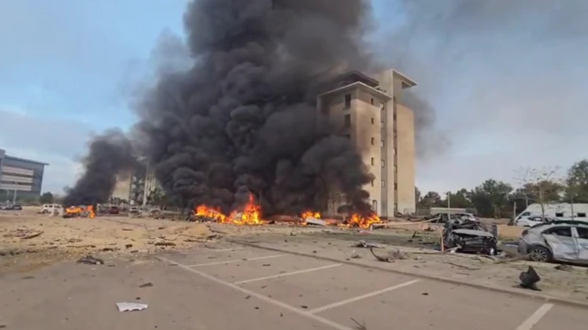 সরাসরি আঘাত হানল ইরানি মিসাইল, ইসরাইলে ট্রেন স্টেশন বন্ধ!