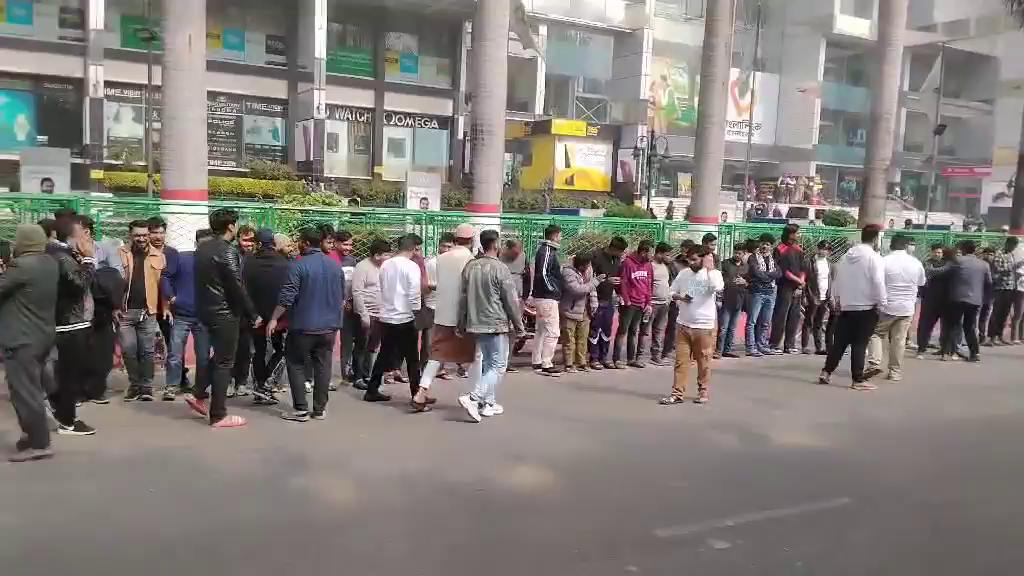 এনইআইআর স্থগিতসহ কয়েক দফা দাবিতে আজও মানববন্ধনে মোবাইল ব্যবসায়ীরা